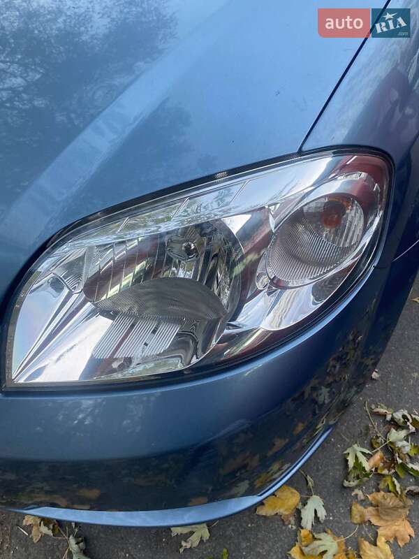 Седан Chevrolet Aveo 2006 в Києві