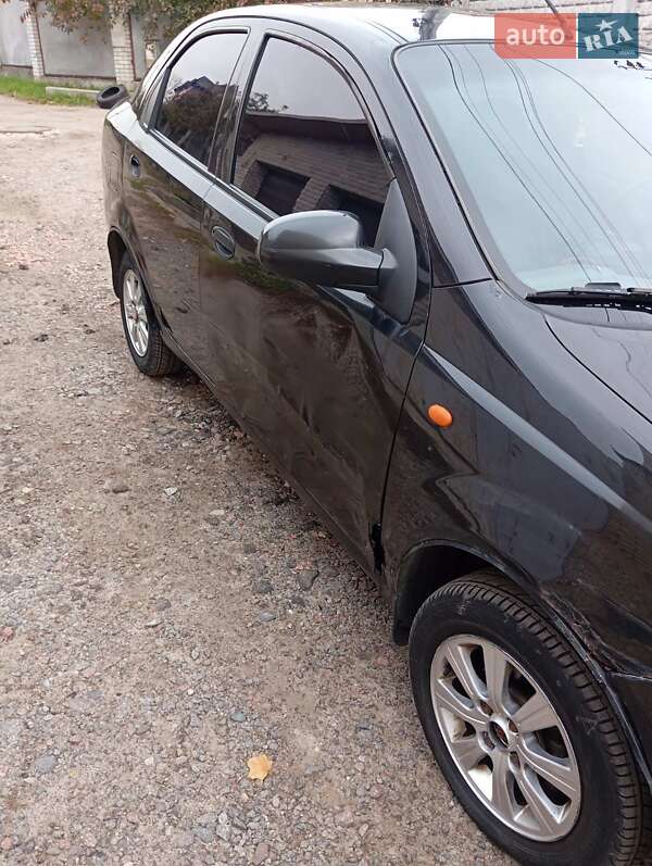 Седан Chevrolet Aveo 2004 в Киеве