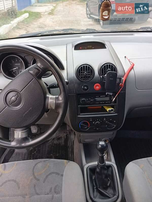 Седан Chevrolet Aveo 2004 в Киеве