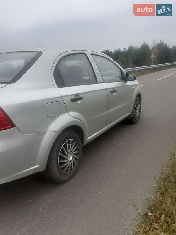 Седан Chevrolet Aveo 2007 в Вараше