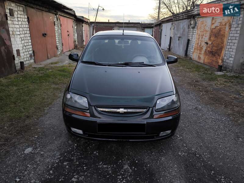 Седан Chevrolet Aveo 2005 в Днепре