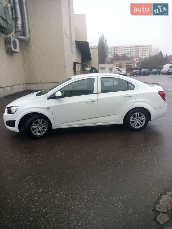 Седан Chevrolet Aveo 2012 в Ровно