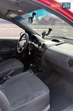 Седан Chevrolet Aveo 2006 в Чернівцях