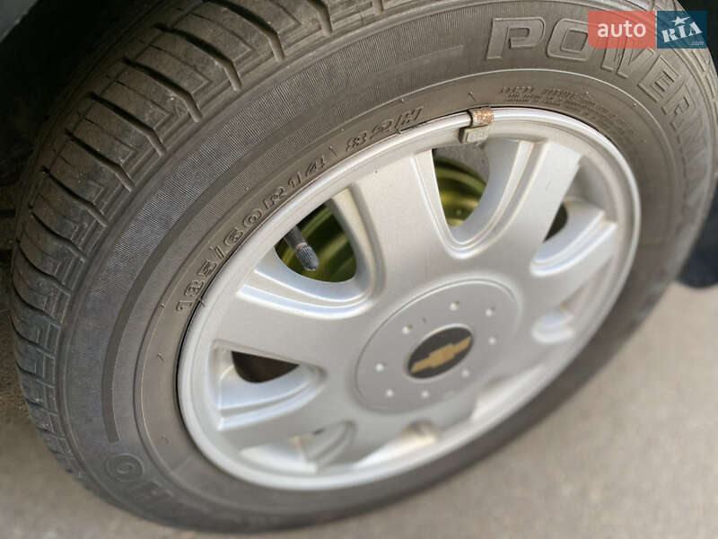 Седан Chevrolet Aveo 2005 в Киеве