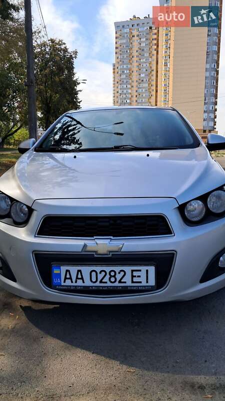 Седан Chevrolet Aveo 2013 в Києві