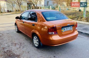 Седан Chevrolet Aveo 2005 в Ровно