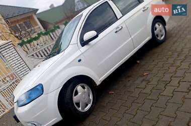 Седан Chevrolet Aveo 2007 в Чернівцях