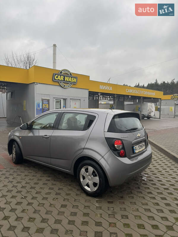 Хэтчбек Chevrolet Aveo 2012 в Киеве
