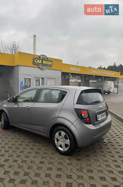 Хетчбек Chevrolet Aveo 2012 в 