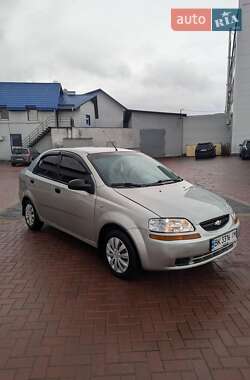 Седан Chevrolet Aveo 2005 в Рівному