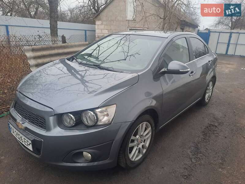 Седан Chevrolet Aveo 2014 в Києві