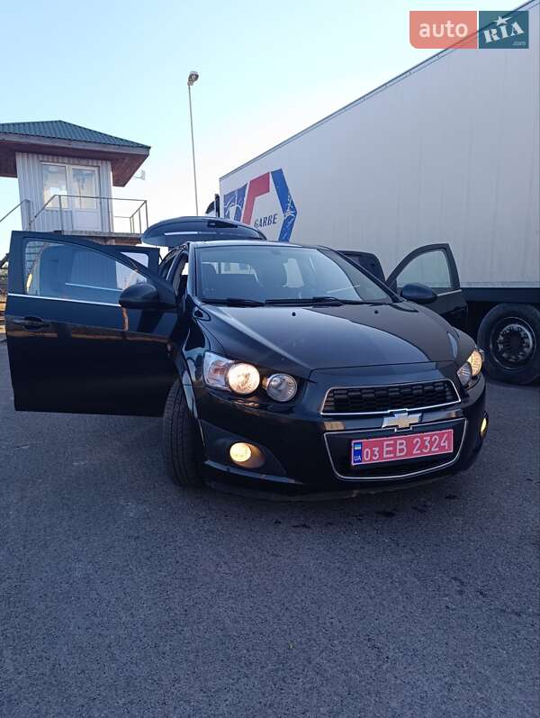 Хетчбек Chevrolet Aveo 2011 в Сарнах