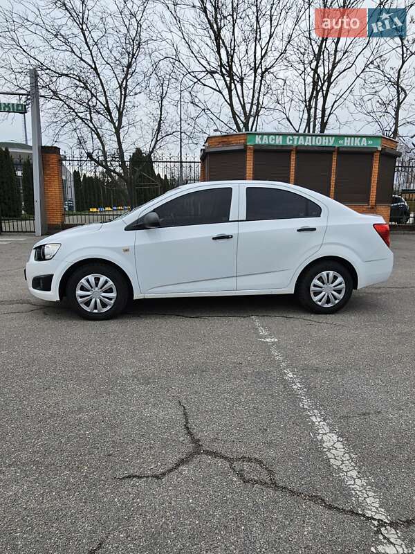 Седан Chevrolet Aveo 2012 в Олександрії