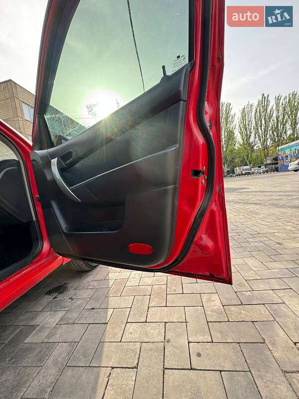 Седан Chevrolet Aveo 2006 в Кривому Розі