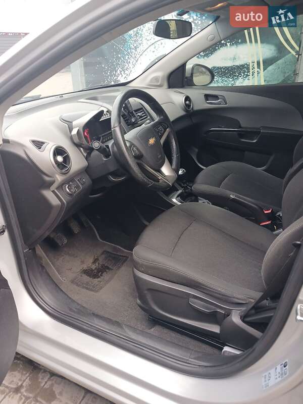 Седан Chevrolet Aveo 2013 в Ирпене