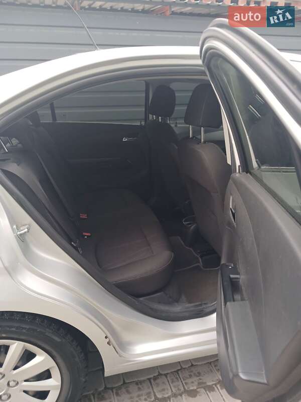 Седан Chevrolet Aveo 2013 в Ирпене