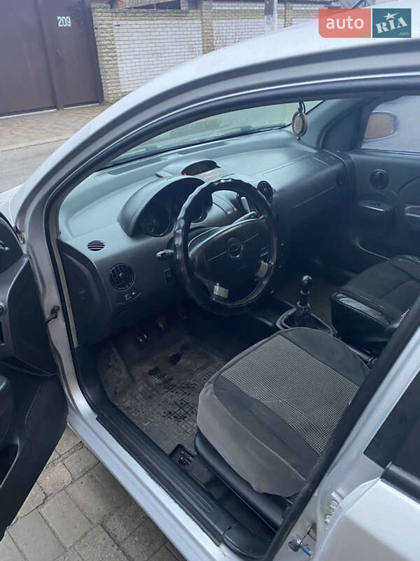 Седан Chevrolet Aveo 2005 в Днепре