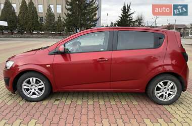 Хэтчбек Chevrolet Aveo 2011 в 