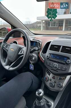 Хэтчбек Chevrolet Aveo 2011 в 