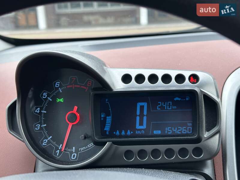 Хэтчбек Chevrolet Aveo 2011 в Корсуне-Шевченковском