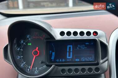 Хэтчбек Chevrolet Aveo 2011 в 