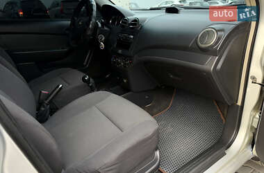 Седан Chevrolet Aveo 2008 в Черновцах