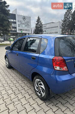 Хэтчбек Chevrolet Aveo 2006 в 