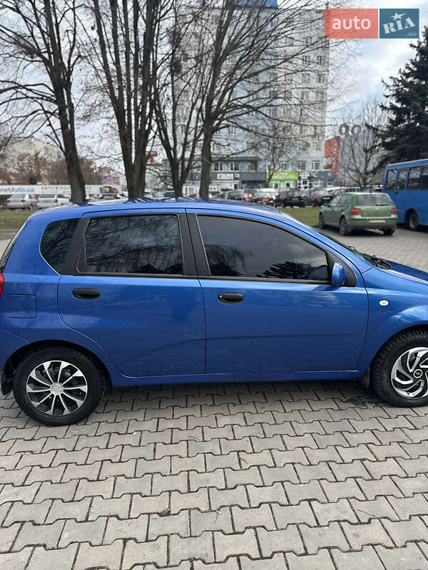 Хэтчбек Chevrolet Aveo 2006 в Черновцах