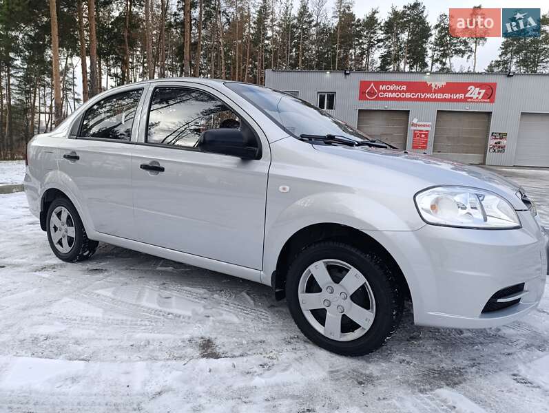 Седан Chevrolet Aveo 2011 в Харькове