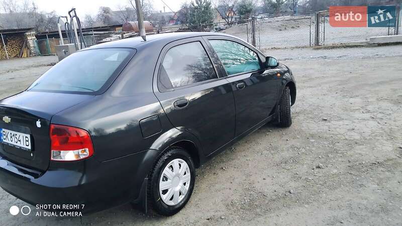 Седан Chevrolet Aveo 2005 в Ровно