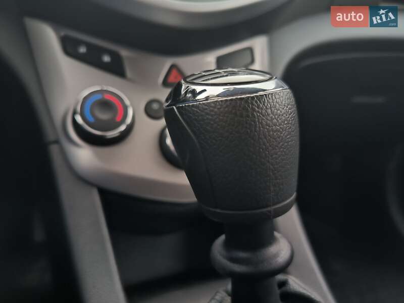 Седан Chevrolet Aveo 2018 в Киеве