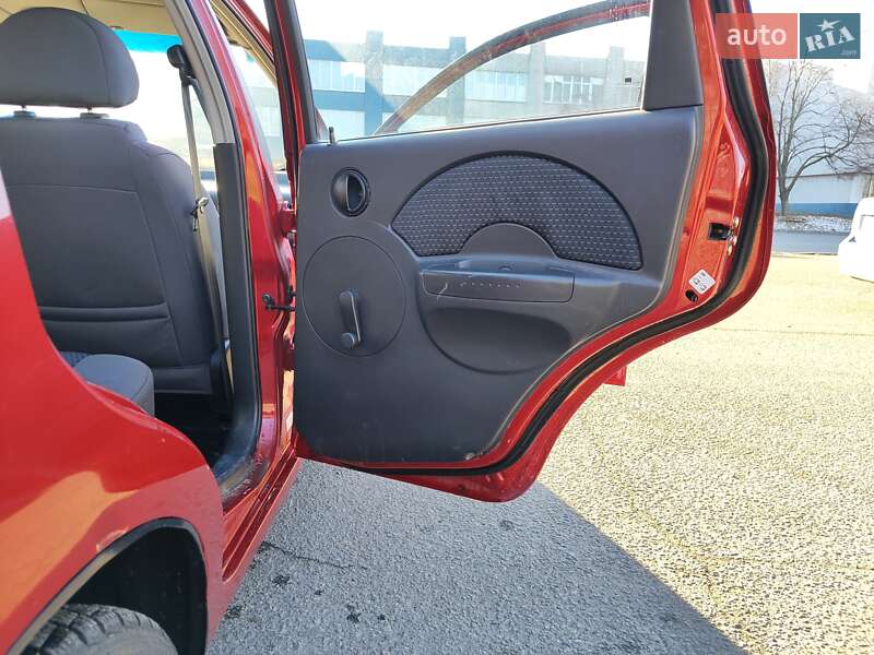 Хетчбек Chevrolet Aveo 2006 в Дніпрі