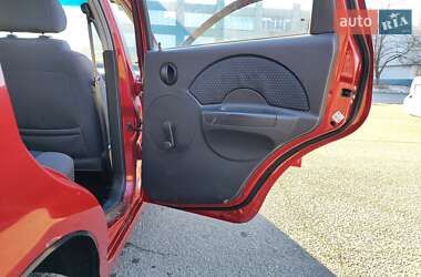 Хэтчбек Chevrolet Aveo 2006 в 
