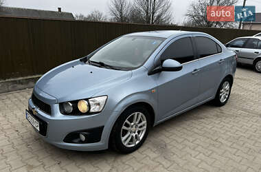 Седан Chevrolet Aveo 2012 в Хотині