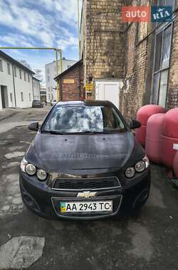 Седан Chevrolet Aveo 2013 в Києві