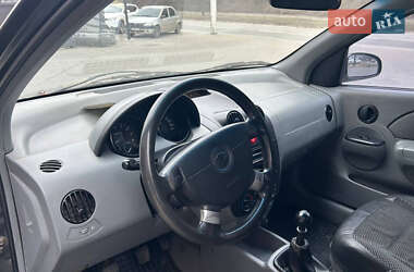 Хэтчбек Chevrolet Aveo 2005 в 