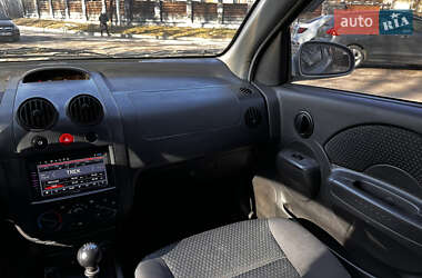 Хэтчбек Chevrolet Aveo 2006 в 