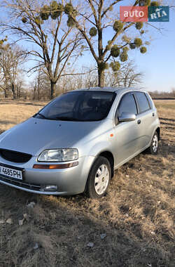 Хэтчбек Chevrolet Aveo 2005 в 