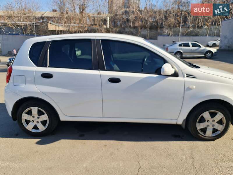 Хэтчбек Chevrolet Aveo 2008 в Днепре