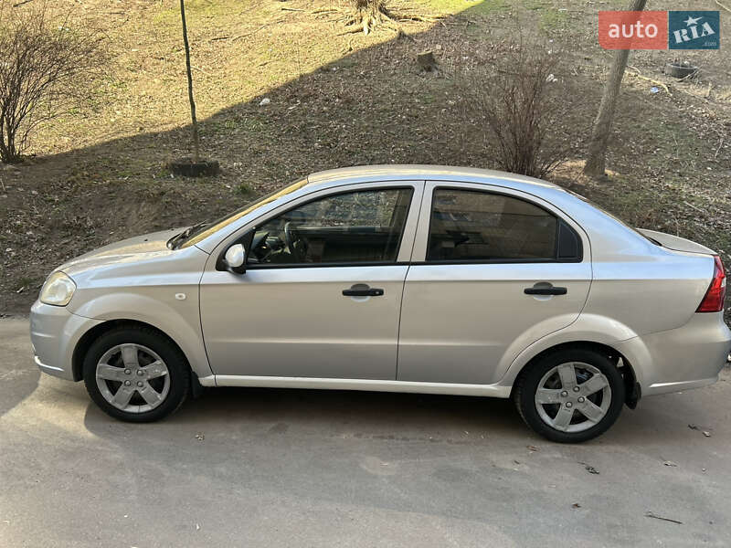 Седан Chevrolet Aveo 2006 в Киеве