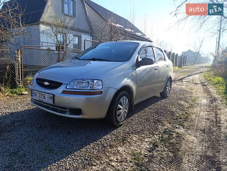 Седан Chevrolet Aveo 2005 в Ровно