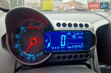 Хэтчбек Chevrolet Aveo 2012 в 