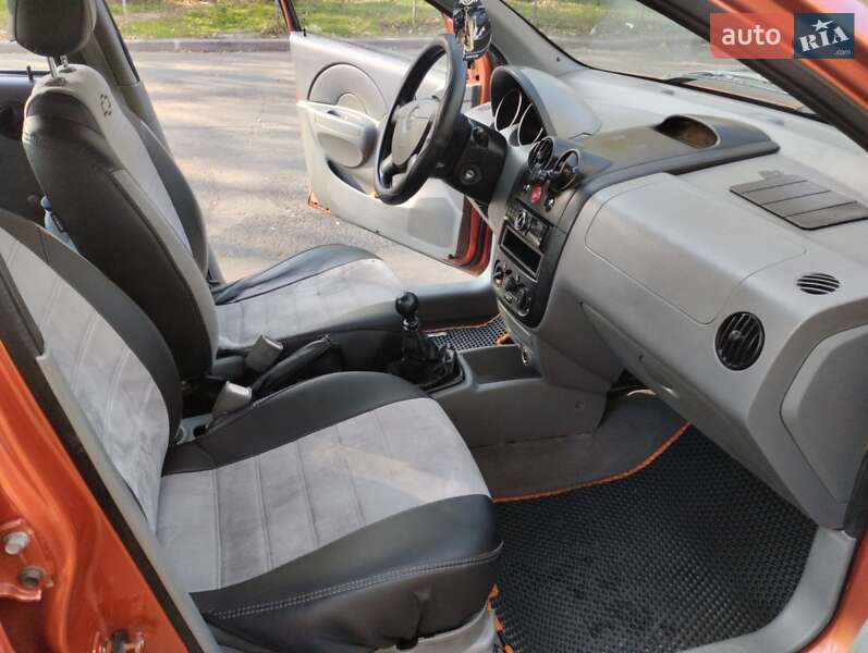 Седан Chevrolet Aveo 2005 в Києві