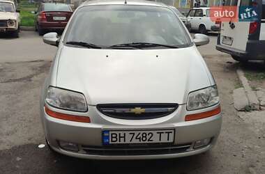 Хэтчбек Chevrolet Aveo 2005 в 