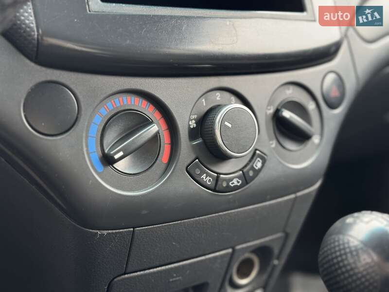 Седан Chevrolet Aveo 2006 в Кременчуці