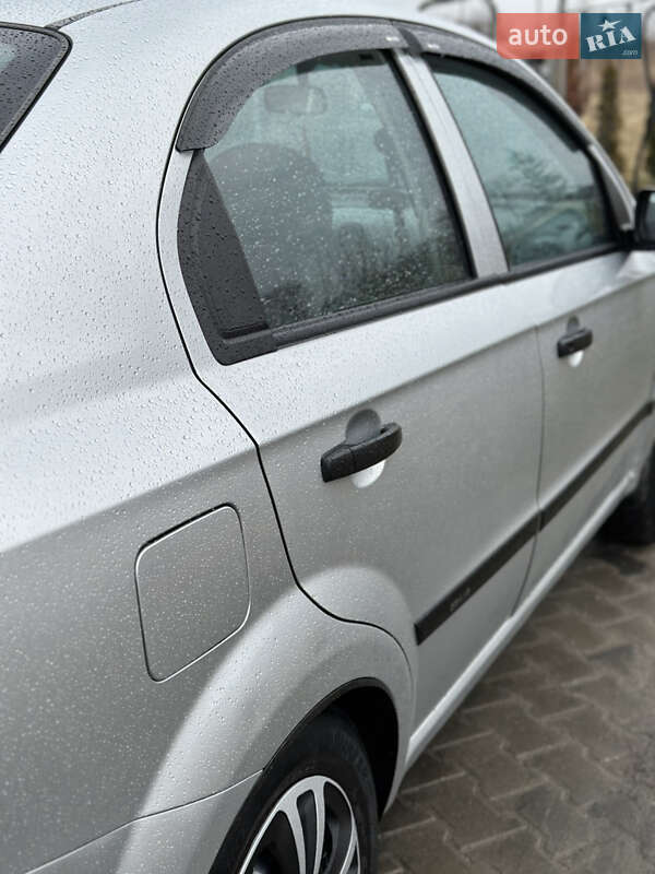 Седан Chevrolet Aveo 2007 в Яворове