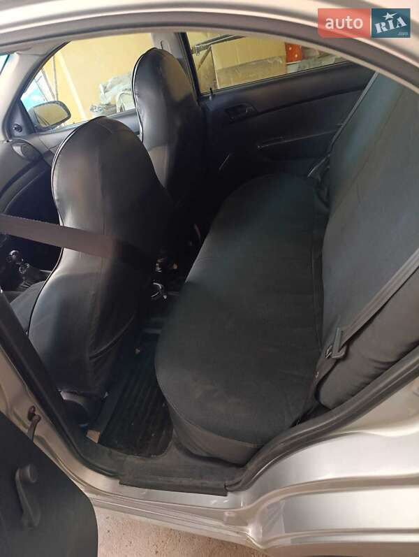 Седан Chevrolet Aveo 2011 в Рені