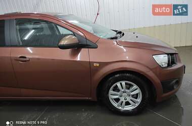 Хэтчбек Chevrolet Aveo 2011 в 