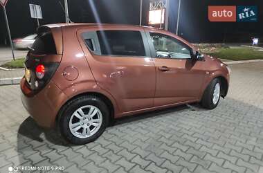 Хэтчбек Chevrolet Aveo 2011 в 