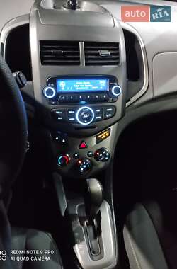 Хэтчбек Chevrolet Aveo 2011 в 